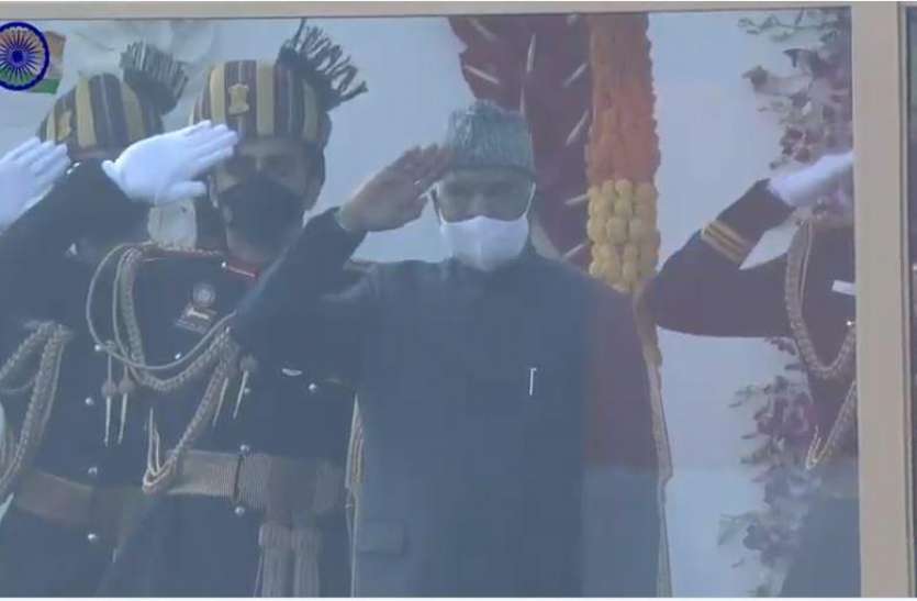 President unfurls tricolor, Bhishma and BrahMos begin parade राष्ट्रपति ने फहराया तिरंगा, भीष्म और ब्रह्मोस के साथ हुई परेड की शुरुआत