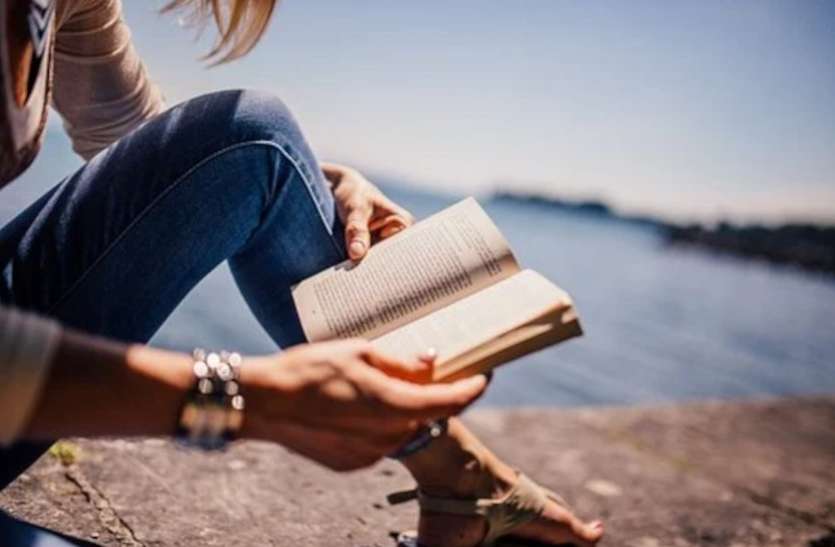 reading_book_is_the_key_of_success.jpg किताबों से करें दोस्ती तो हर कदम मिलेगी कामयाबी