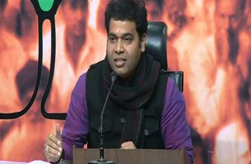 ऊर्जा मंत्री श्रीकांत शर्मा ने यूपीपीसीएल चेयरमैन पर लगाया लापरवाही का आरोप, उपभोक्ताओं को समय से नहीं मिल रहा सही बिजली बिल ऊर्जा मंत्री श्रीकांत शर्मा ने यूपीपीसीएल चेयरमैन पर लगाया लापरवाही का आरोप, उपभोक्ताओं को समय से नहीं मिल रहा सही बिजली बिल