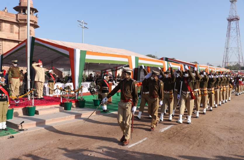 परम्परागत एवं उल्लास के साथ मनाया 72 वां गणतंत्र दिवस परम्परागत एवं उल्लास के साथ मनाया 72 वां गणतंत्र दिवस