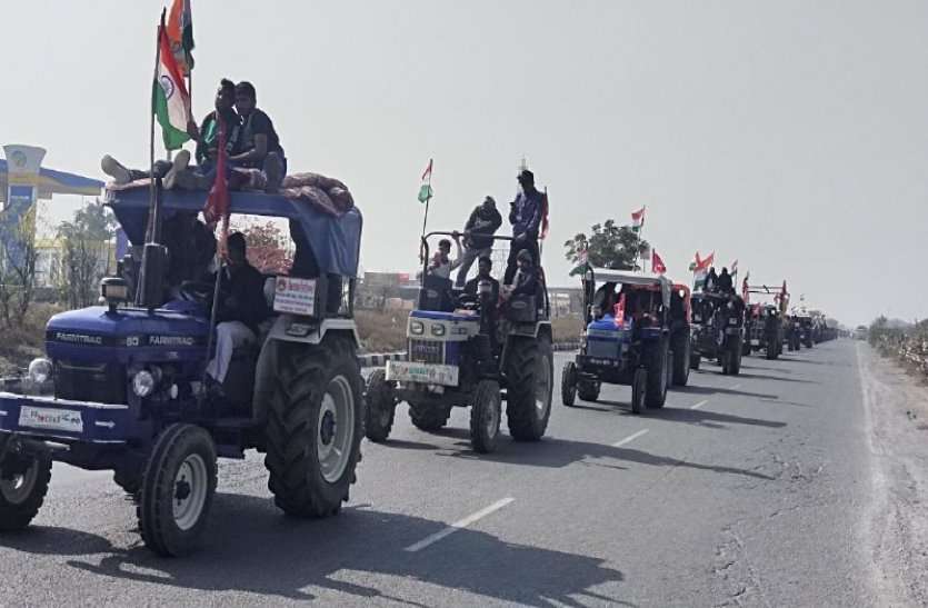 Shahjahanpur Kisan Tractor Pared Live Updates शाहजहांपुर बॉर्डर से किसान परेड रवाना, पांच हजार वाहनों में 15 हजाए से ज्यादा किसानों ने किया कूच