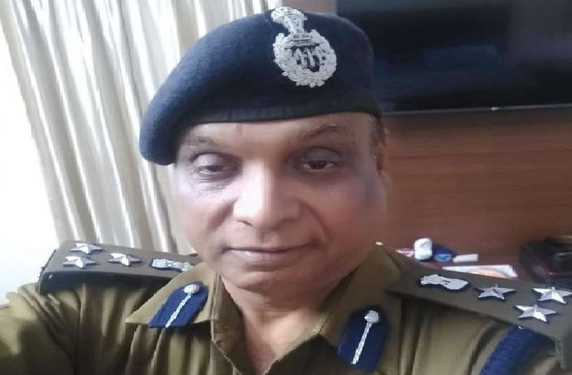 1_5.jpg सुनवाई : आईपीएस अरविंद सेन ने एंटी करप्शन कोर्ट में किया सरेंडर