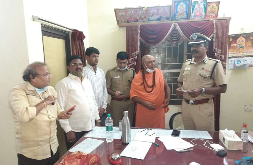 murder ज्वैलरी व्यापारी की पत्नी व बेटे के हत्यारों को कड़ी सजा दिलाने की मांग