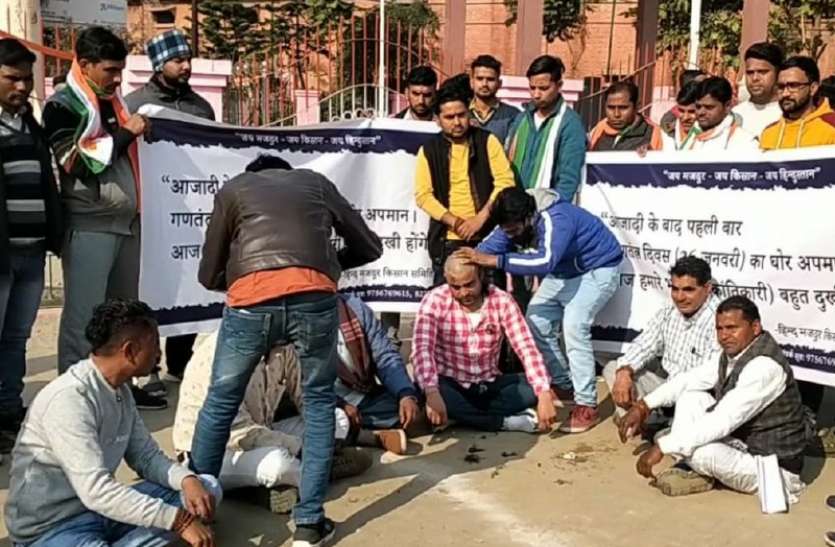 moz.jpg किसान आंदोलन के खिलाफ सामूहिक मुंडन कराकर किया अनोखा प्रदर्शन