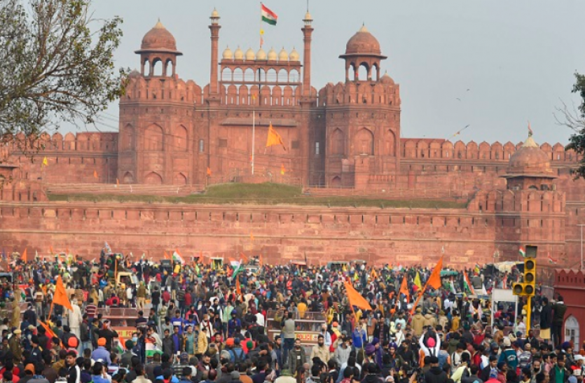 red fort Farmer Protest : लाल किला खाली कराने के बाद मेट्रो स्टेशन का एंट्री गेट बंद