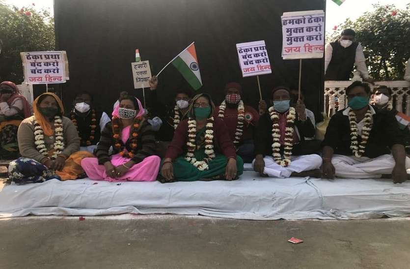 Serial hunger of contract employees of medical department continues चिकित्सा विभाग के ठेका कर्मचारियों का क्रमिक अनशन जारी