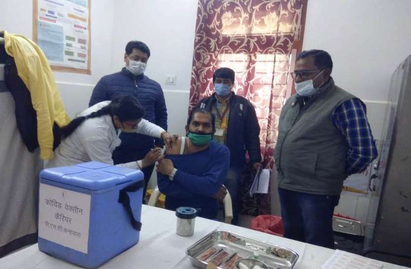 corona vaccination वैक्सीनेशन का दूसरा चरण, 1114 को लगा टीका