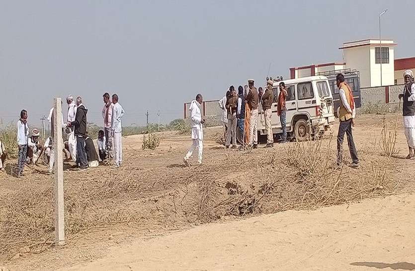 चरागाह व आबादी भूमि से हटाया अतिक्रमण चरागाह व आबादी भूमि से हटाया अतिक्रमण