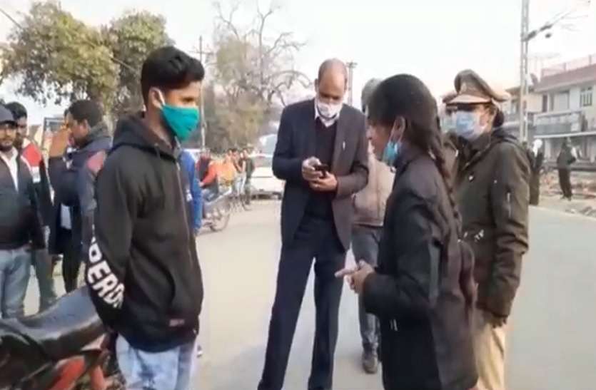 1_1.jpg सांकेतिक एसपी बनी छात्रा ने किया कमाल, जातिसूचक शब्द और नीली बत्ती लगाए प्राइवेट वाहनों का किया चालान