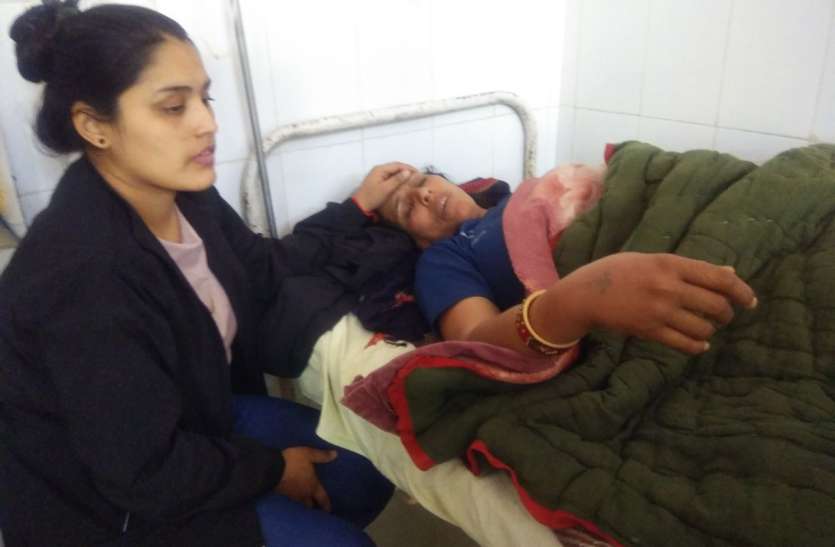 वैक्सीन लगाने के बाद एएनएम की तबीयत बिगड़ी, अस्पताल में भर्ती वैक्सीन लगाने के बाद एएनएम की तबीयत बिगड़ी, अस्पताल में भर्ती