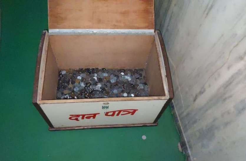 चोरों ने लक्ष्मीनारायण मंदिर को बनाया निशाना, दानपात्र खोलकर ले गए नकदी चोरों ने लक्ष्मीनारायण मंदिर को बनाया निशाना, दानपात्र खोलकर ले गए नकदी