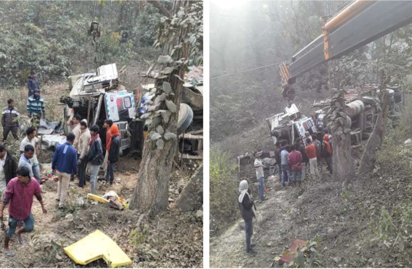 ओडिशा से लुधियाना जा रहा ट्राला खाई में गिरा, ड्राइवर-क्लीनर की दर्दनाक मौत, 9 घंटे से फंसी है लाश ओडिशा से लुधियाना जा रहा ट्राला खाई में गिरा, ड्राइवर-क्लीनर की दर्दनाक मौत, 9 घंटे से फंसी है लाश