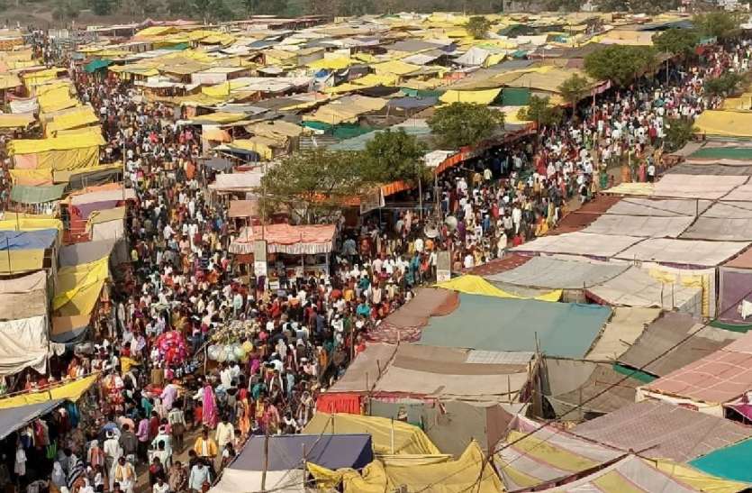 मोती माता मेले में उमड़ी आस्था, 1 लाख से अधिक भक्त पहुंचे मोती माता मेले में उमड़ी आस्था, 150 क्विंटल प्रसादी चढ़ाई