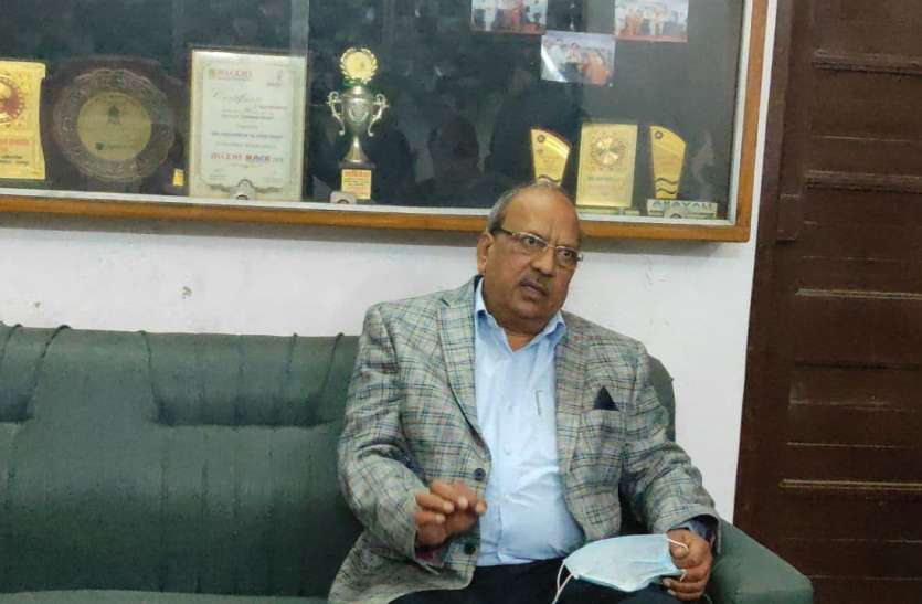 dharmpal_jaroli.jpg माध्यमिक शिक्षा बोर्ड के चेयरमैन डॉ. जारोली बोले, अब विद्यार्थियों को 3 में 1 एक प्रश्न करना होगा