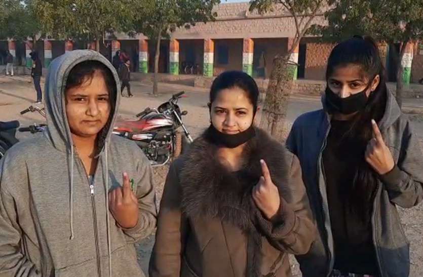 election_1.jpg 20 जिलों के 90 नगरीय निकायों के लिए मतदान जारी, दांव पर 6 मंत्रियों और उप मुख्य सचेतक की प्रतिष्ठा