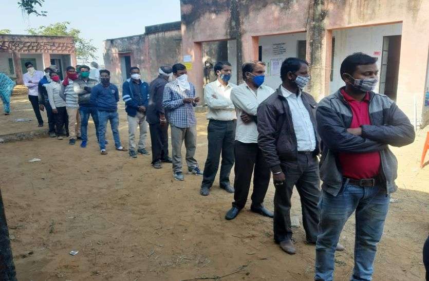 पालिका चुनाव में 77.24 फीसदी मतदान, दो जगह भिड़े कार्यकर्ता पालिका चुनाव में 77.24 फीसदी मतदान, दो जगह भिड़े कार्यकर्ता