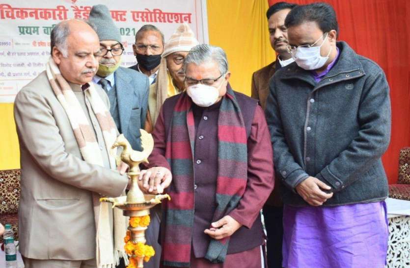 लखनवी चिकनकारी से जुड़ा रहा हूं, व्यवसायियों की सभी समस्या का होगा समाधान :आशुतोष टंडन लखनवी चिकनकारी से जुड़ा रहा हूं, व्यवसायियों की सभी समस्या का होगा समाधान :आशुतोष टंडन