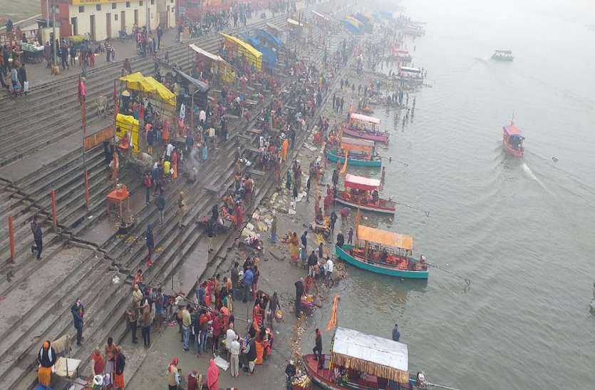 पौष पूर्णिमा पर सरयू में स्नान कर रामलला के दर्शन के लिए लगी लंबी कतार पौष पूर्णिमा पर सरयू में स्नान कर रामलला के दर्शन के लिए लगी लंबी कतार