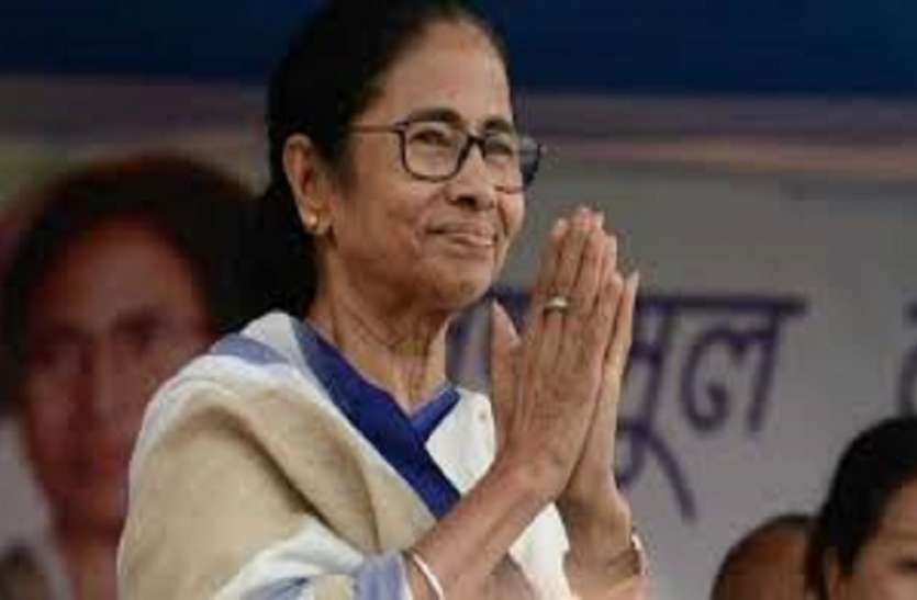 हिंदीभाषियों के हाथ में मेरी जिंदगी की स्टियरिंग : ममता हिंदीभाषियों के हाथ में मेरी जिंदगी की स्टियरिंग : ममता