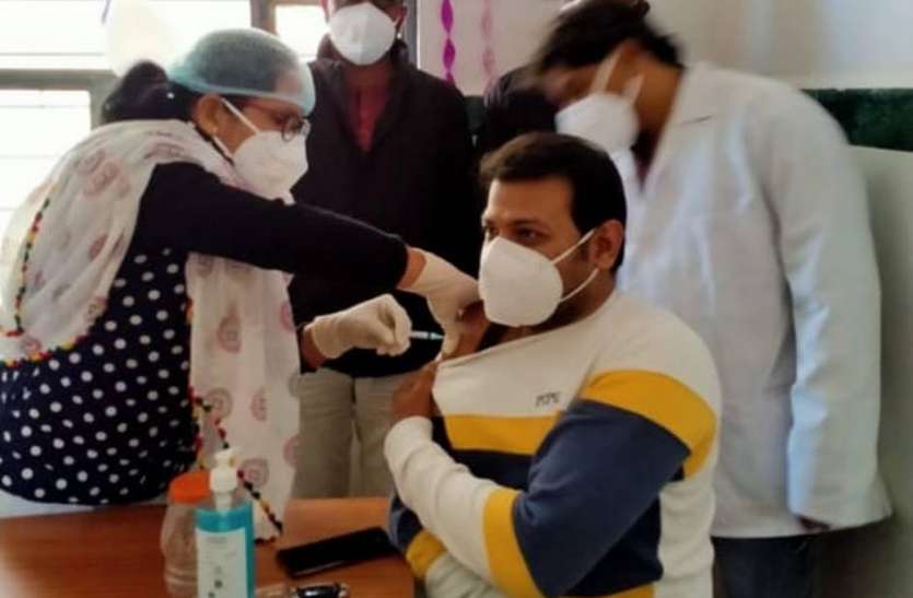 प्राथमिक स्वास्थ्य केन्द्रों पर भी शुरू किया कोरोना वैक्सीनेशन प्राथमिक स्वास्थ्य केन्द्रों पर भी शुरू किया कोरोना वैक्सीनेशन