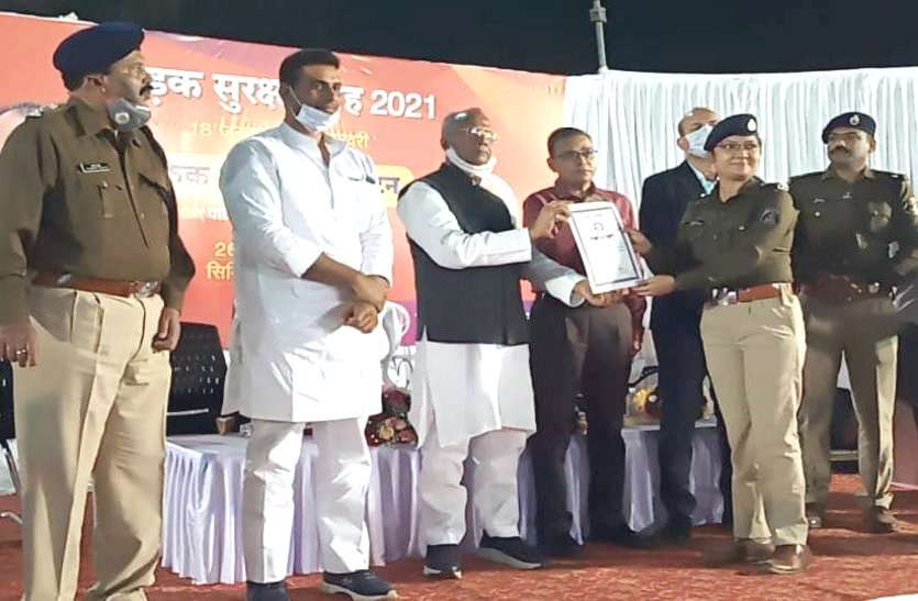 जब गृहमंत्री ने कहा लड़कियों को गाड़ी चलाते देखकर घबरा जाता हूं, ड्राइवर से कहता हूं गाड़ी धीरे कर लो... जब गृहमंत्री ने कहा लड़कियों को गाड़ी चलाते देखकर घबरा जाता हूं, ड्राइवर से कहता हूं गाड़ी धीरे कर लो...