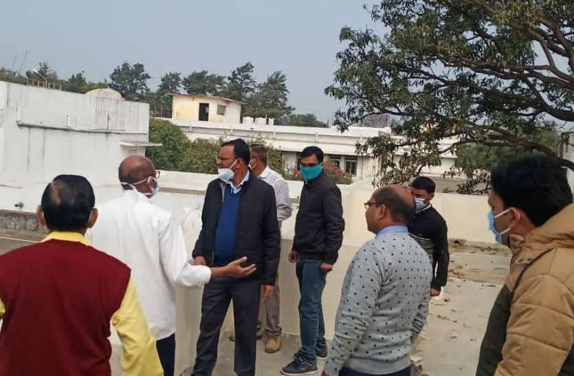 आयुष विभाग के पास नहीं हैं मरीज, जिला अस्पताल के प्राइम जगह पर बना लिया कार्यालय आयुष विभाग के पास नहीं हैं मरीज, जिला अस्पताल के प्राइम जगह पर बना लिया कार्यालय
