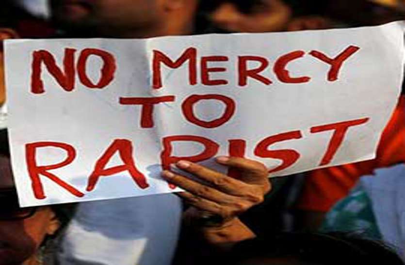 सड़क पर टहल रही नाबालिग को उठाकर चलती ट्रक में किया बलात्कार, आरोपी युवक को 10 साल की सजा सड़क पर टहल रही नाबालिग को उठाकर चलती ट्रक में किया बलात्कार, आरोपी युवक को 10 साल की सजा