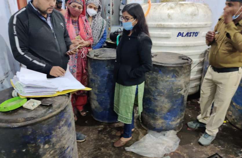 तीन लाख का मिस ब्रांडेड खाद्य तेल बरामद, दूकान सील तीन लाख का मिस ब्रांडेड खाद्य तेल बरामद, दूकान सील