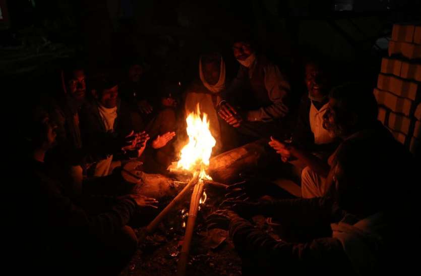 sardi.jpg पौष ने विदाई से पहले दिखाए तेवर, उदयपुुुर में पारा 2.6 डिग्री पर, नए साल की सबसे ठंडी रात