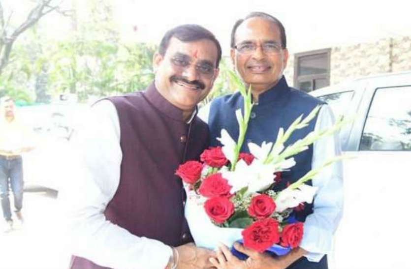 नगरीय निकाय चुनाव: BJP जिलाध्यक्षों की बैठक आज, सीएम शिवराज और वीडी शर्मा होंगे शामिल नगरीय निकाय चुनाव: BJP जिलाध्यक्षों की बैठक आज, सीएम शिवराज और वीडी शर्मा होंगे शामिल