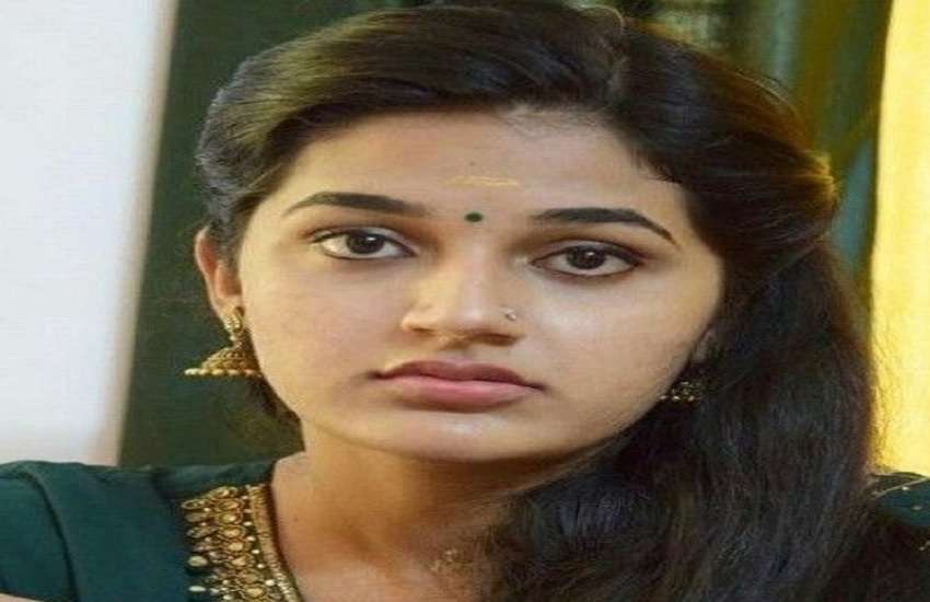 केरल की अभिनेत्री अपर्णा जनार्दन
