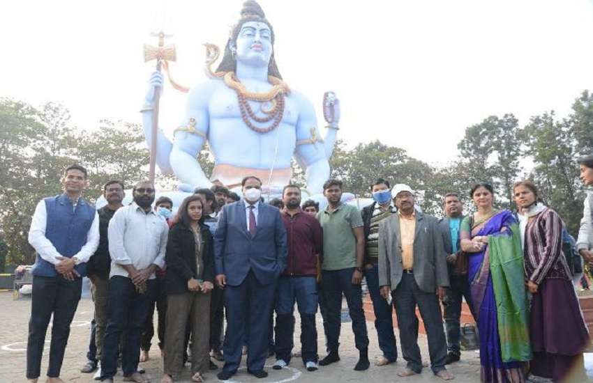 फिल्म शूटिंग को पहुंचे निर्माता निर्देशक