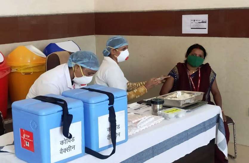 corona vaccination 742 ने लगवाया कोरोना टीका, बोले अच्छा लगा