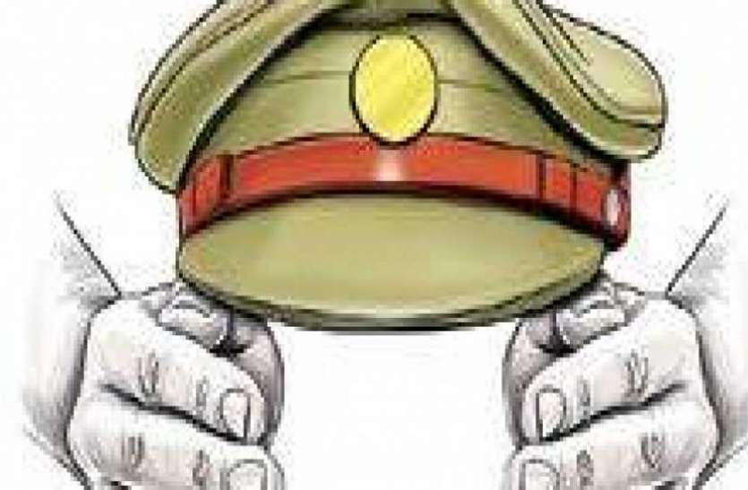 Police inspector misbehave for victims FIR थानेदार कर रहे मनमानी, एफआईआर लिखने में कर रहे हीलाहवाली