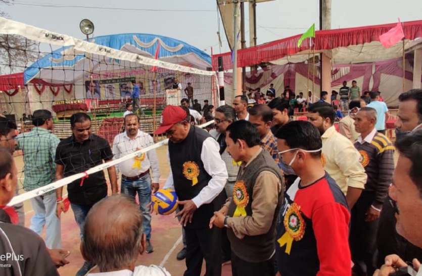 ऑल इंडिया वालीबॉल प्रतियोगिता का कायदी में शुभारंभ ऑल इंडिया वालीबॉल प्रतियोगिता का कायदी में शुभारंभ