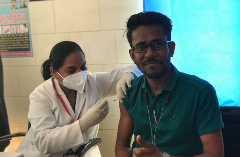 Now no two, Kovid vaccination is being done from 20 centers अब दो नहीं, 20 सेंटर्स से हो रहा कोविड वैक्सीनेशन