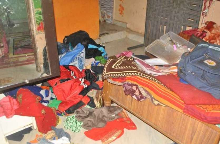 डॉक्टर के मकान से 4.67 लाख रुपए चोरी, तीन गिरफ्तार डॉक्टर के मकान से 4.67 लाख रुपए चोरी, तीन गिरफ्तार