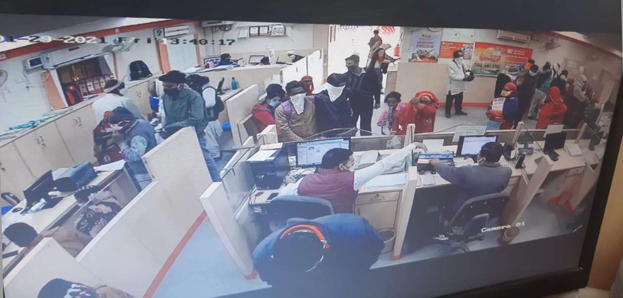 चिड़ावा में जोधा का बास की दंपति के बैग से 45 हजार रुपए पार