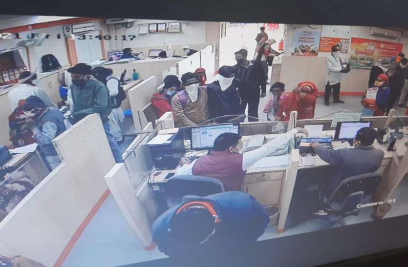 चिड़ावा में जोधा का बास की दंपति के बैग से 45 हजार रुपए पार चिड़ावा में जोधा का बास की दंपति के बैग से 45 हजार रुपए पार