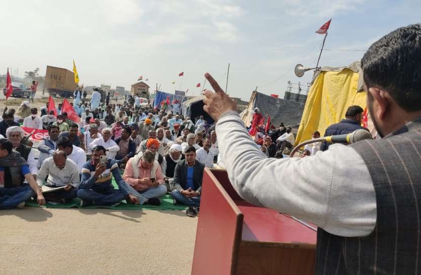 किसानों ने दिनभर उपवास रखकर किया महात्मा गांधी को याद किसानों ने दिनभर उपवास रखकर किया महात्मा गांधी को याद