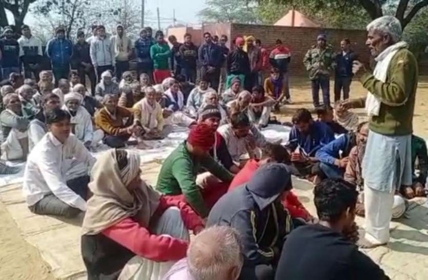 भवनपुरा में राकेश टिकैत के समर्थन में महापंचायत में मौजूद किसान भवनपुरा महापंचायत में फैसला, गावं में बीजेपी प्रत्याशी को घुसने नही दिया जाएगा