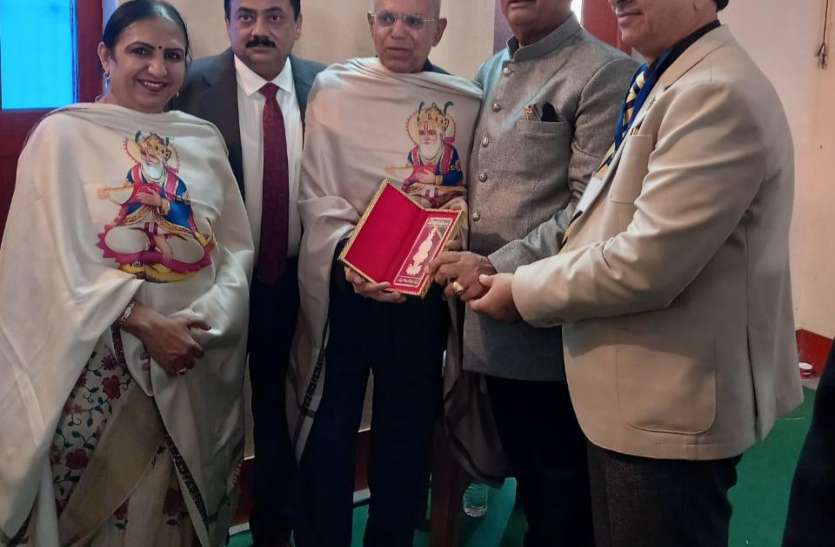 सिंधी समाज की ओर से राम मंदिर के लिए चांदी की 213 ईंटें भेंट सिंधी समाज की ओर से राम मंदिर के लिए चांदी की 213 ईंटें भेंट