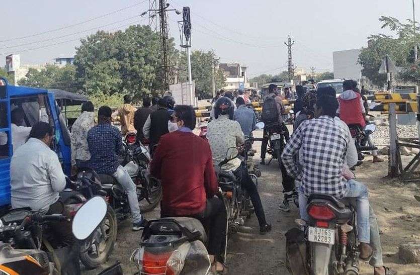 फिर चर्चा में आया रेलवे ओवरब्रिज का मामला, विभाग के पास आधिकारिक जानकारी नहीं! फिर चर्चा में आया रेलवे ओवरब्रिज का मामला, विभाग के पास आधिकारिक जानकारी नहीं!