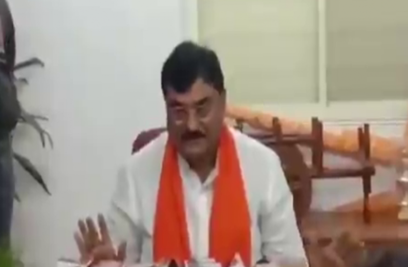 किसानों को राहत: अब एक साथ करा सकेंगे तीन फसलों का रजिस्टेशन किसानों को राहत: अब एक साथ करा सकेंगे तीन फसलों का रजिस्ट्रेशन