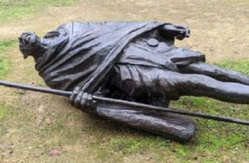 mahatma gandhi statue Vandalised अमरीका में Mahatma Gandhi की मूर्ति से तोड़फोड़, चार साल पहले भारत ने इस शहर को दिया था उपहार