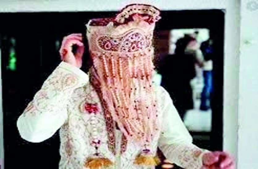 12 से ज्यादा लड़कियों को जाल में फंसा चुका है फरेबी दूल्हा 12 से ज्यादा लड़कियों को जाल में फंसा चुका है फरेबी दूल्हा