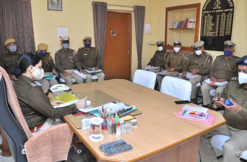 ट्रेनों में वारदातें रूकें, यात्री सुरक्षित रहें : एसपी डोगरा ट्रेनों में वारदातें रूकें, यात्री सुरक्षित रहें : एसपी डोगरा