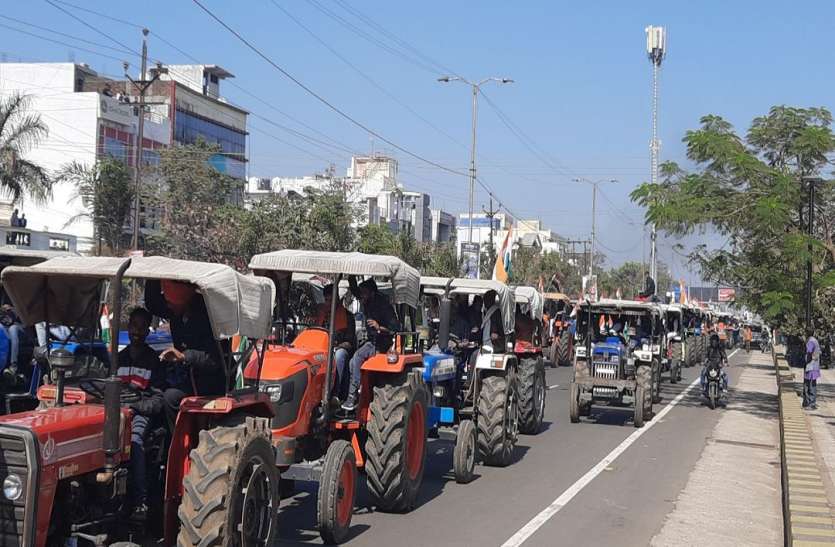 Tractor Rally राष्ट्रपिता महात्मा गांधी की पुण्यतिथि पर सयुंक्त किसान मोर्चा ने निकाली तिरंगा ट्रैक्टर रैली