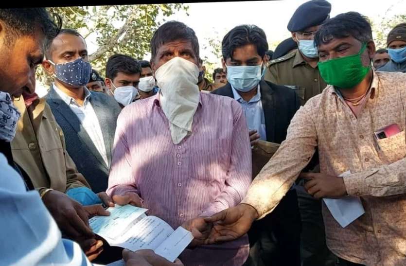 CM-CS pulls up after deaths from poisonous alcohol, wake up officer जहरीली शराब से मौतों के बाद सीएम-सीएस ने की खिंचाई, जागे अधिकारी