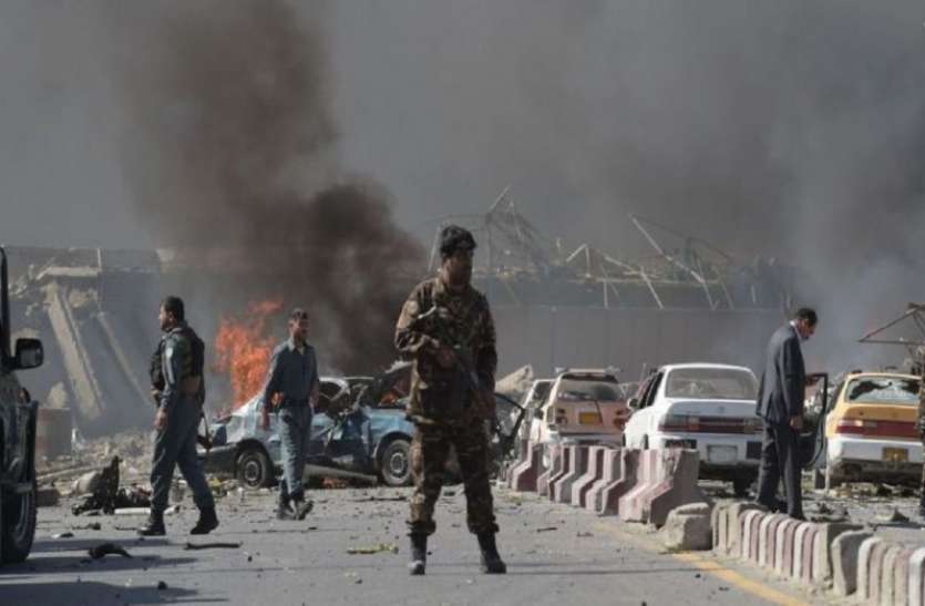 12 people killed in Afghanistan bomb blast Taliban took responsibility अफगानिस्तान में हुए बम धमाके से करीब 12 लोगों की मौत, तालिबानियों ने ली जिम्मेदारी